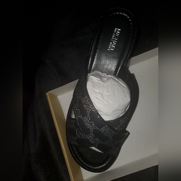 New Michael Kors Sandals - Picture 2 of 4